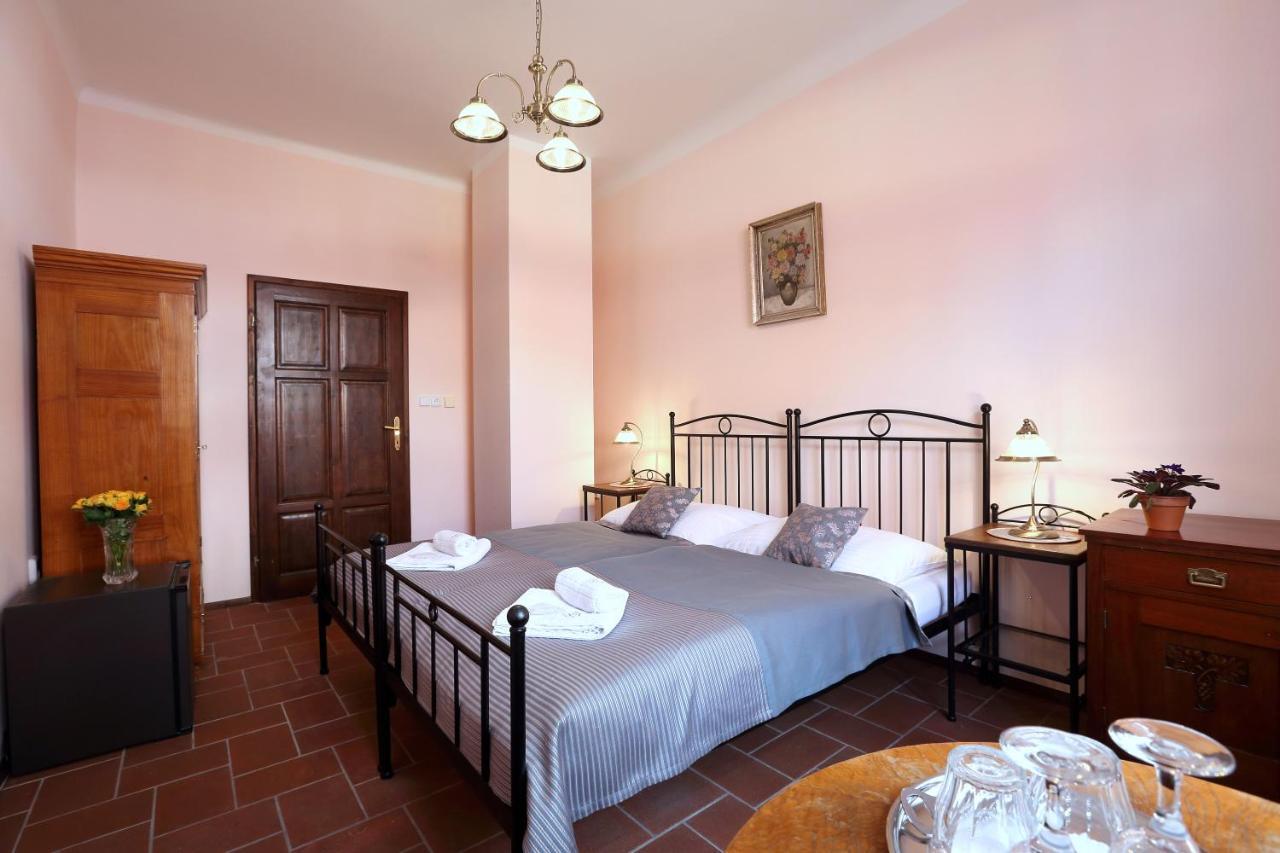 Penzion Na 15. Poledniku Hotel Jindrichuv Hradec Bagian luar foto