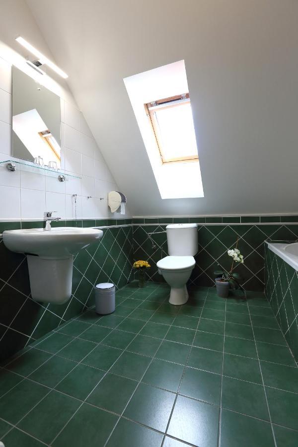 Penzion Na 15. Poledniku Hotel Jindrichuv Hradec Bagian luar foto