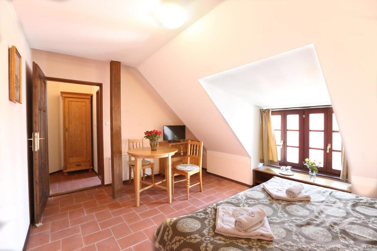 Penzion Na 15. Poledniku Hotel Jindrichuv Hradec Bagian luar foto