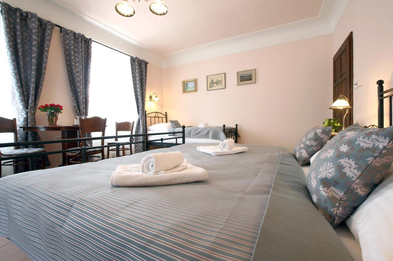 Penzion Na 15. Poledniku Hotel Jindrichuv Hradec Bagian luar foto