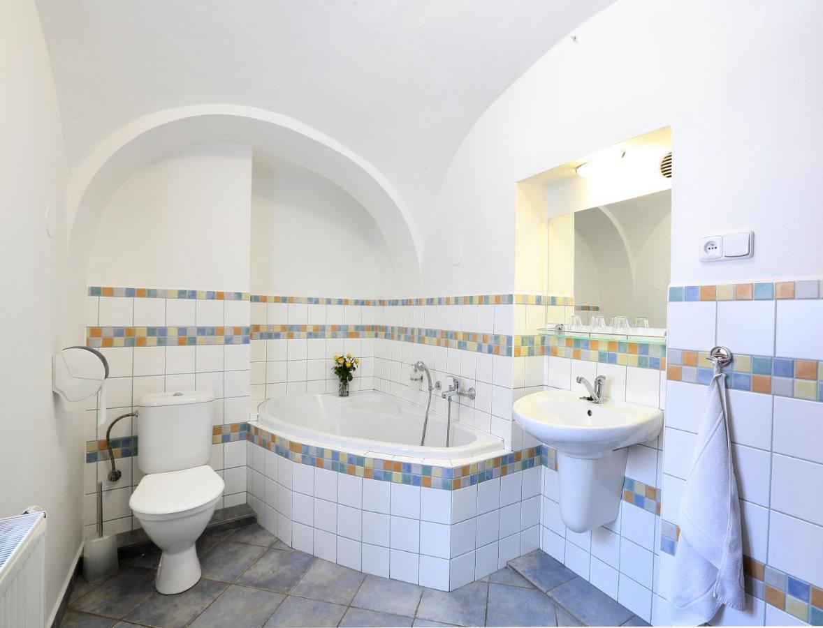Penzion Na 15. Poledniku Hotel Jindrichuv Hradec Bagian luar foto