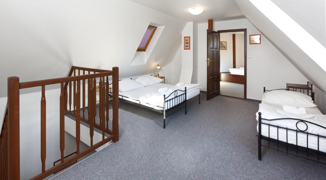 Penzion Na 15. Poledniku Hotel Jindrichuv Hradec Bagian luar foto