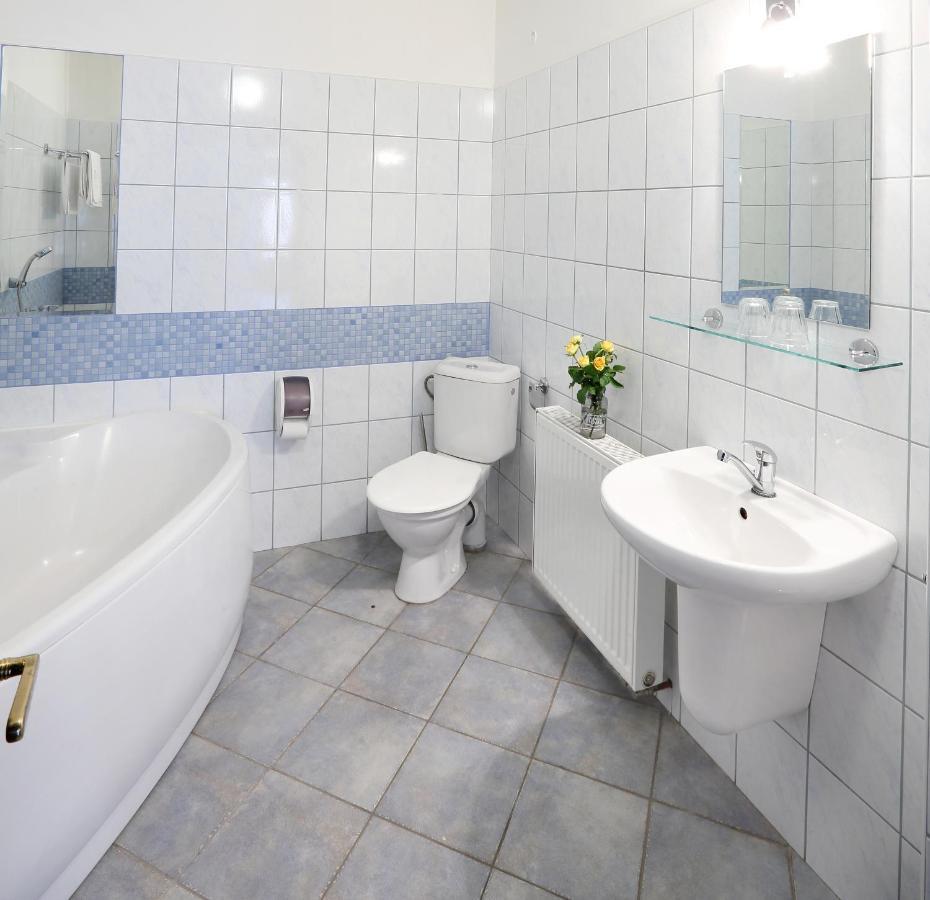 Penzion Na 15. Poledniku Hotel Jindrichuv Hradec Bagian luar foto