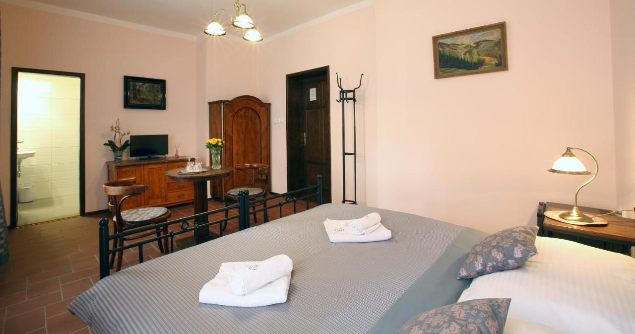 Penzion Na 15. Poledniku Hotel Jindrichuv Hradec Bagian luar foto