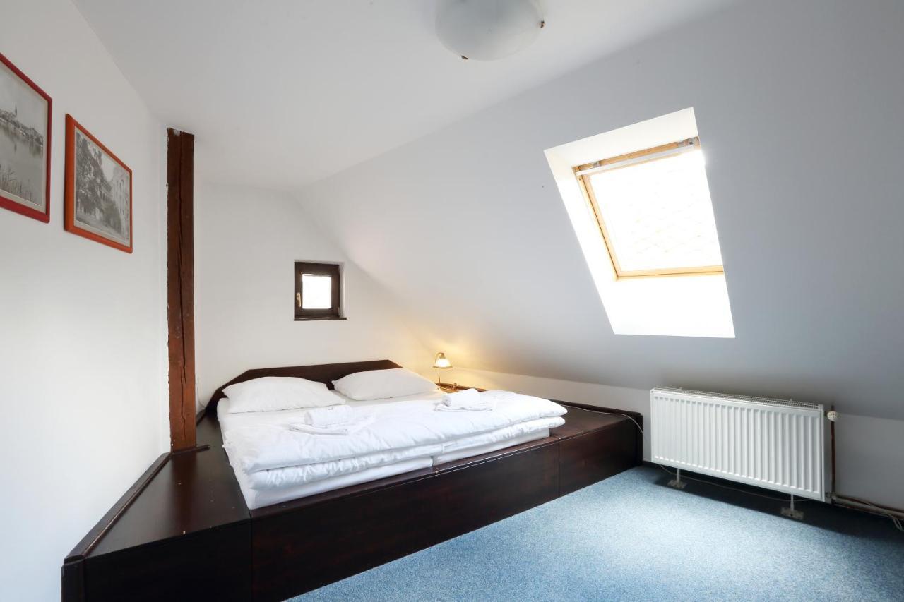 Penzion Na 15. Poledniku Hotel Jindrichuv Hradec Bagian luar foto