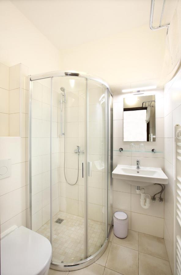 Penzion Na 15. Poledniku Hotel Jindrichuv Hradec Bagian luar foto
