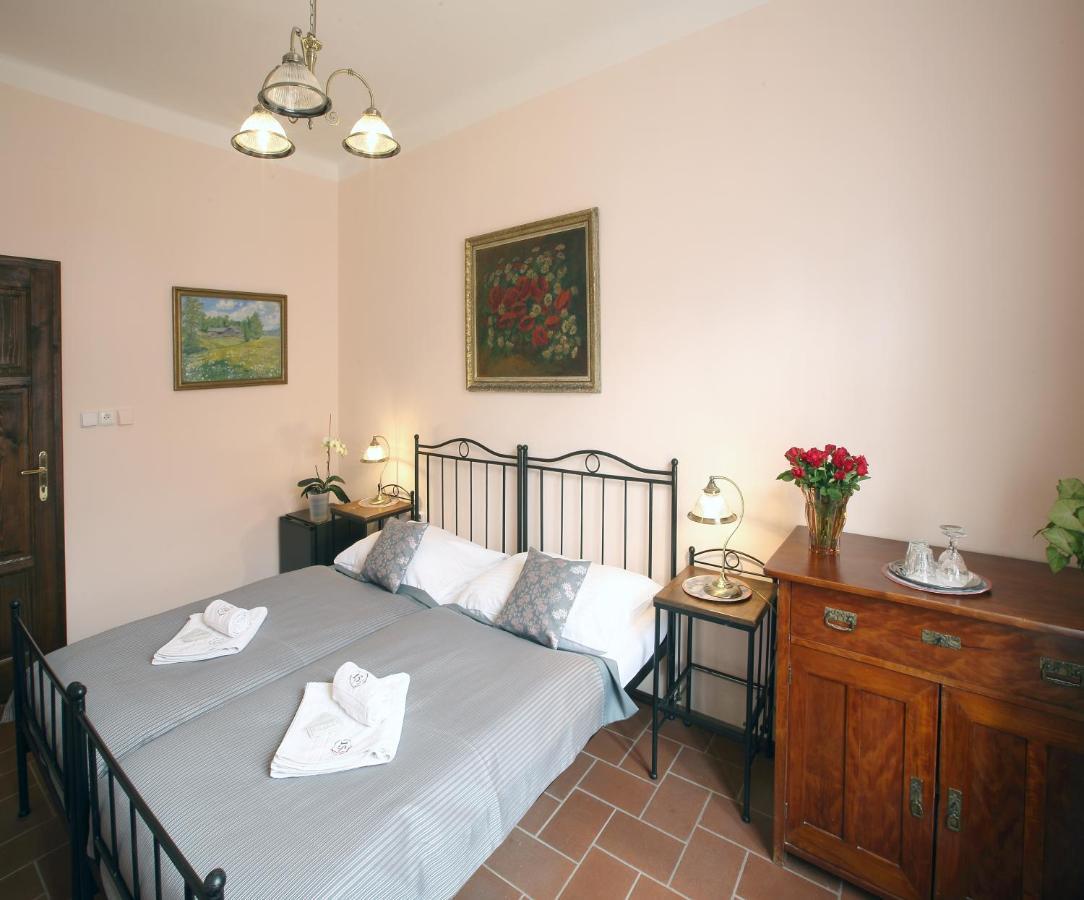 Penzion Na 15. Poledniku Hotel Jindrichuv Hradec Bagian luar foto