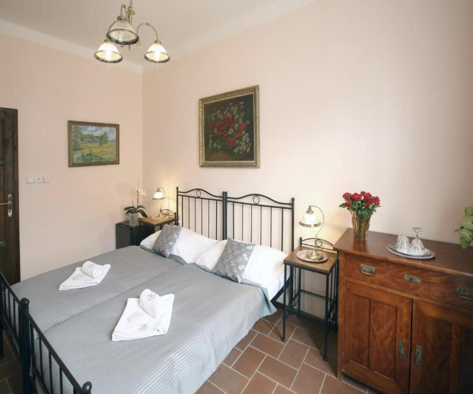 Penzion Na 15. Poledniku Hotel Jindrichuv Hradec Bagian luar foto